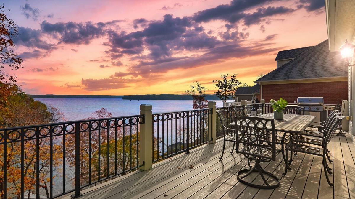Lutts House | Luxury Lake Home with Million Dollar Views!