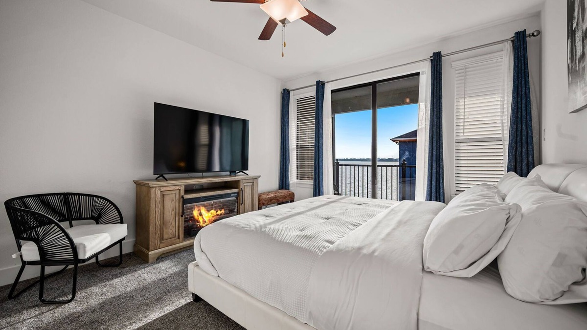 Rowlett House | Luxury Lake House Private Office Space