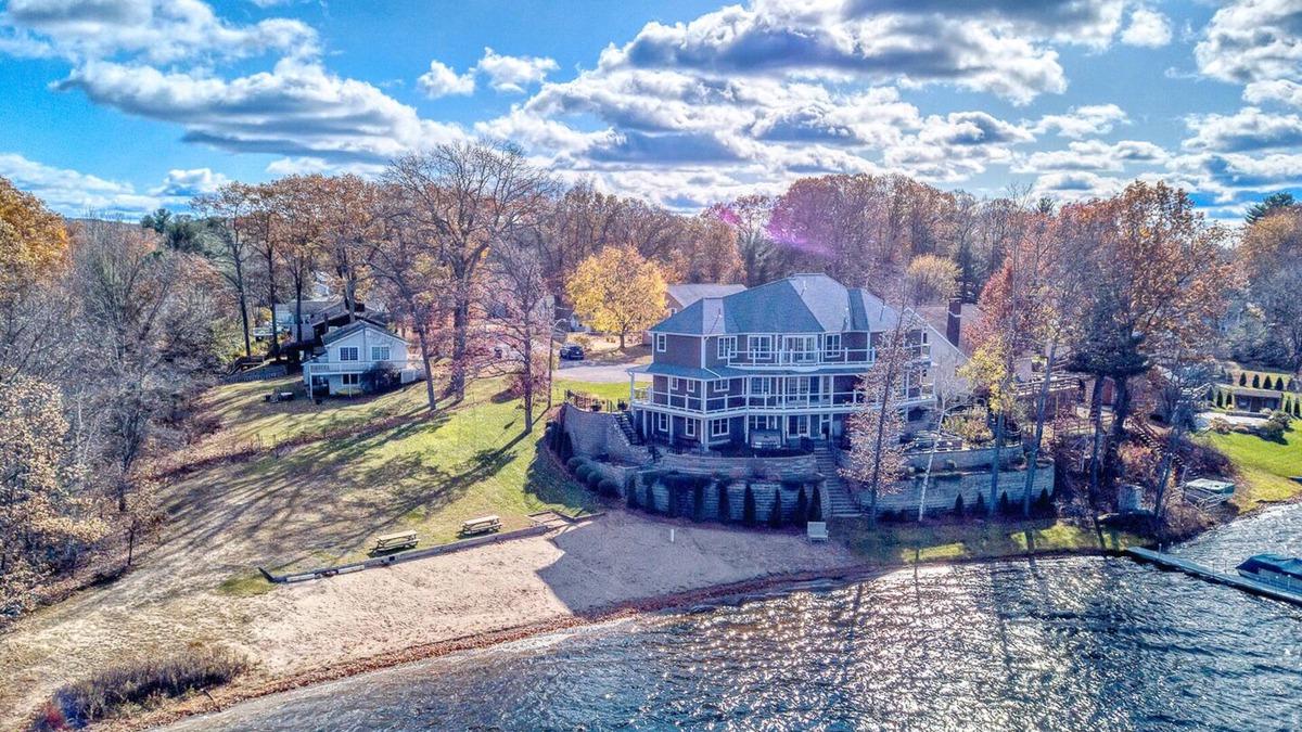 Melrose House | Luxury Lake House