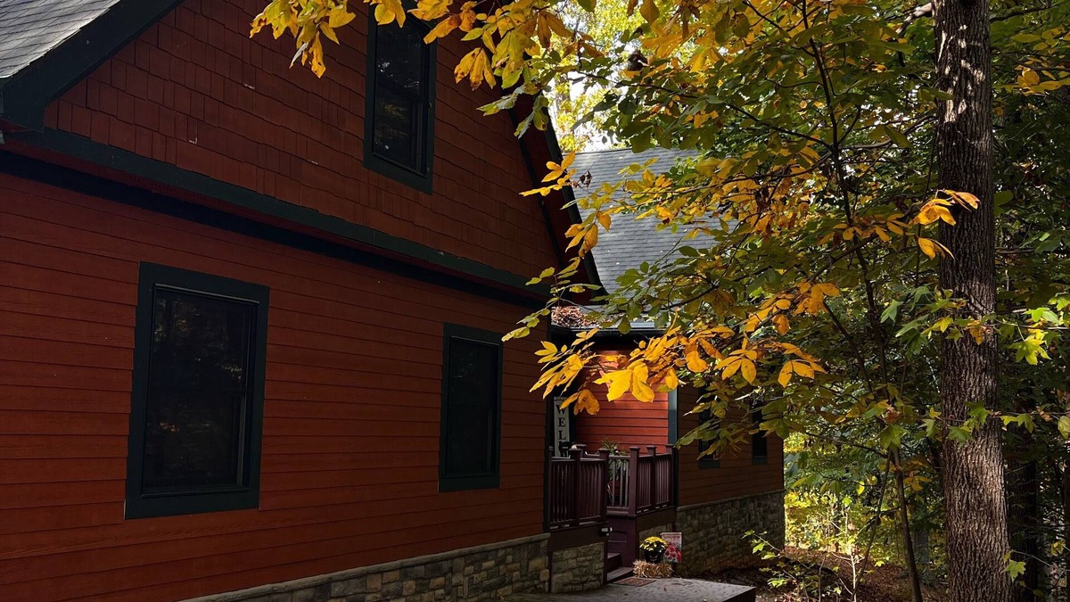 Scottsville House | Luxury Lake House w/DOCK. DIRECT LAKE ACCESS/Tennis/PICKLEBALL/Basketball Court