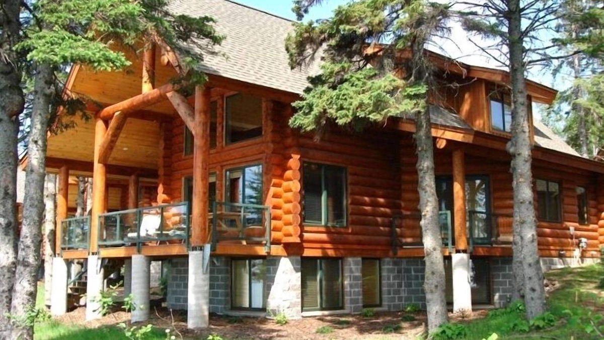 Tofte House | Luxury Lake Superior Log Home ~ Fantastic Lake View ~ Excellent Location!