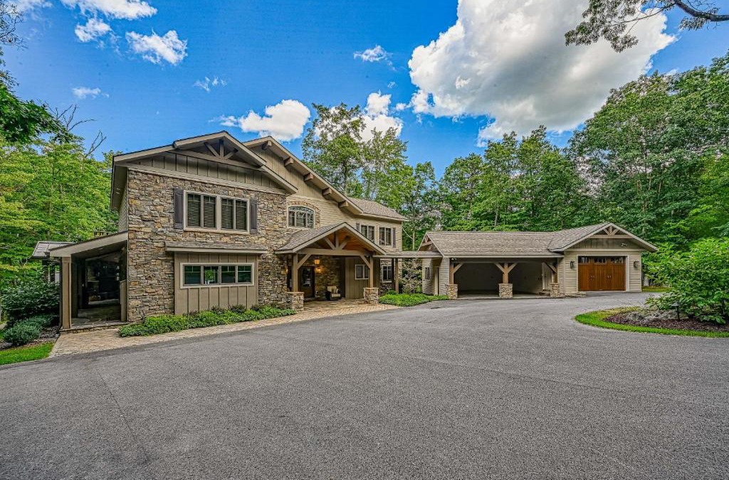 Blakeslee House | Luxury Lake