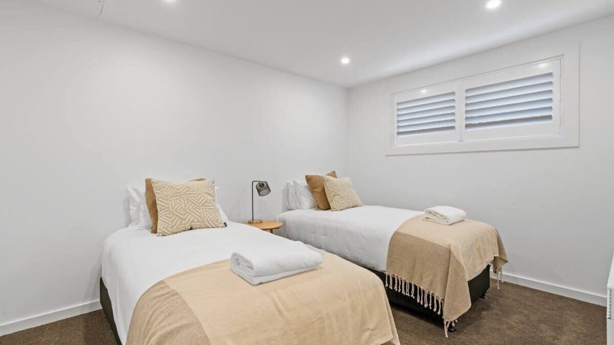 Wanaka Apartment | Luxury Lake View 2 Bedroom