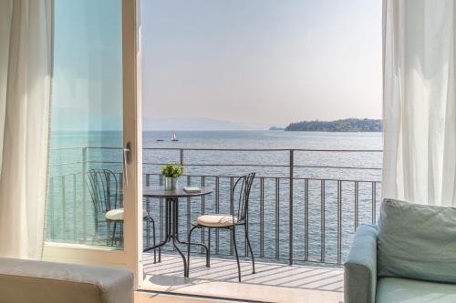Salo Apartment | Luxury Lake View Apartments