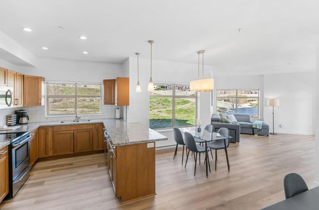 Central Okanagan Apartment | Luxury Lake View Condo in West Kelowna, 5 Star Resort with Pool, Hot Tub and Gym