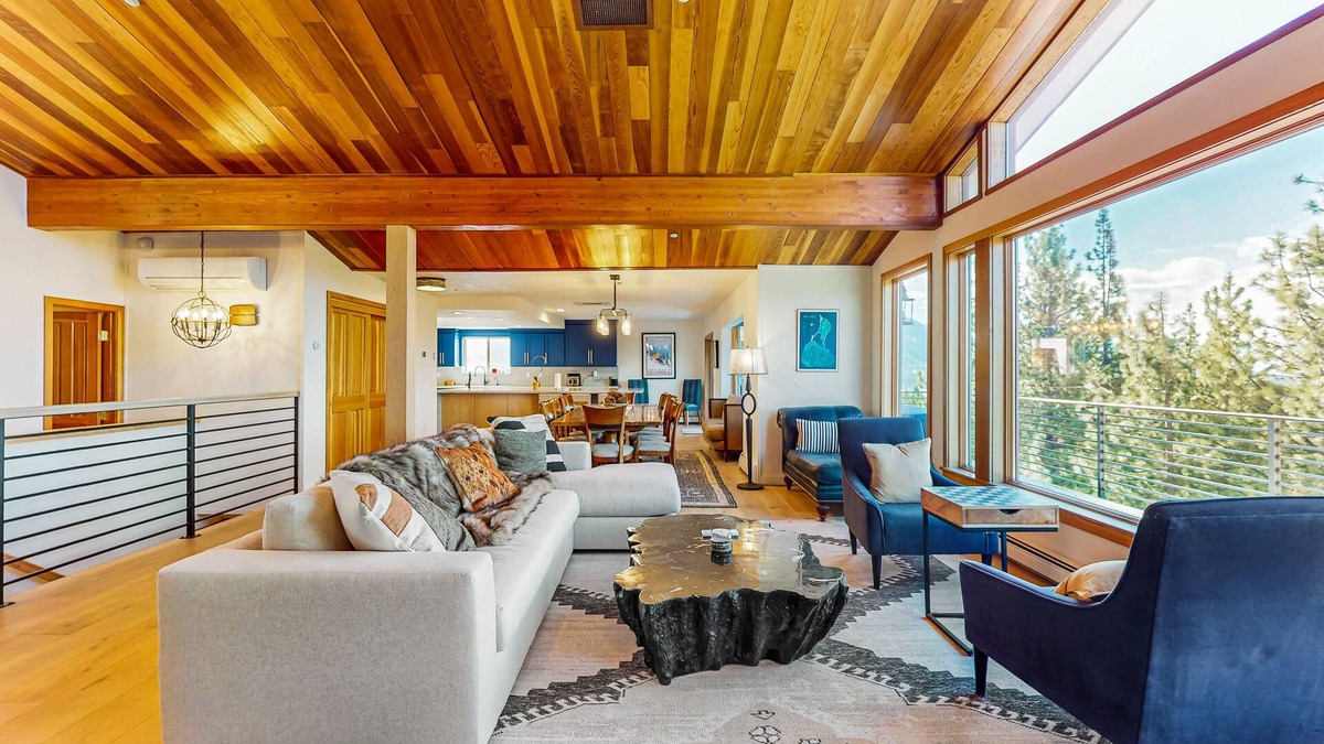 Round Hill Village House | Luxury lake-view home with spacious deck, sauna, golf room, & wet bar