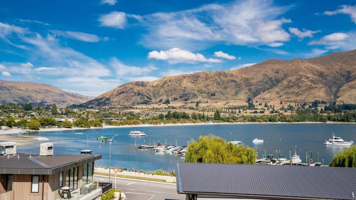 Wanaka Apartment | Luxury Lake View Studio