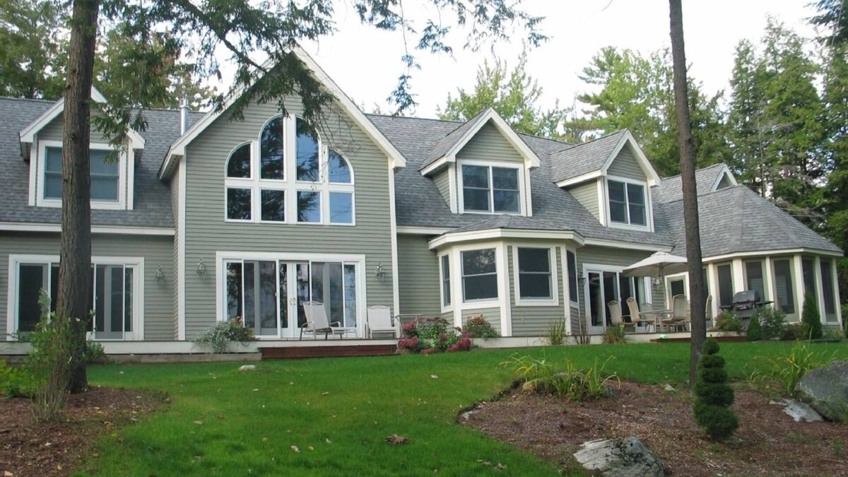 Moultonborough House | Luxury lake view home. Short walk to beautiful beach. Book July 5-12 2025 now!
