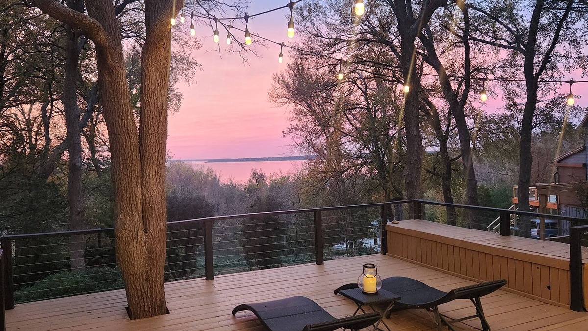 Denison Villa | Luxury Lake View Villa Near Eisenhower State Park