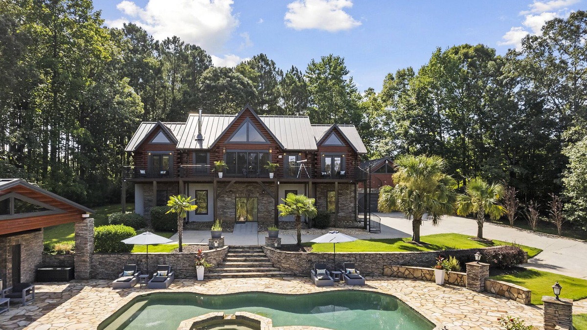 Carrollton Cabin | Luxury Lakefront 5-Bedroom Cabin Private Pool & Lake, 40 mins from Atlanta