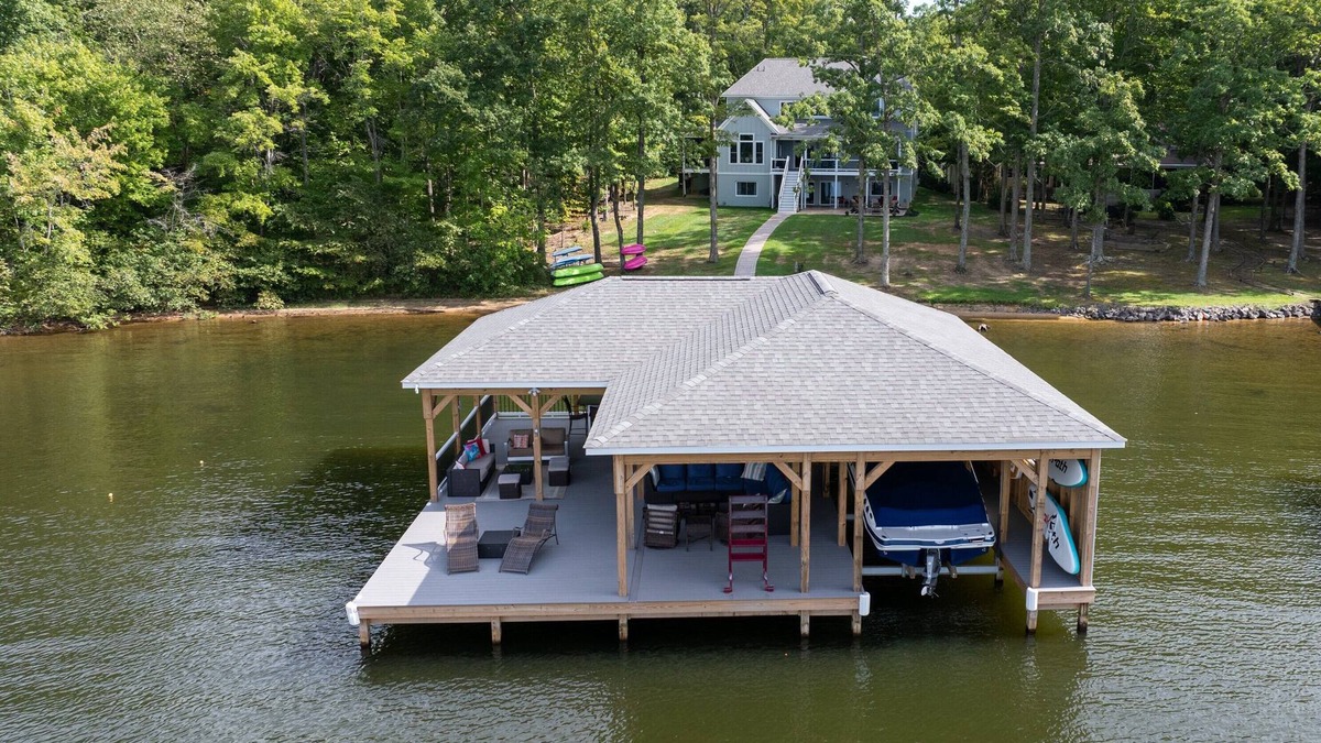 Bumpass House | Luxury LAKEFRONT 7Bdr/7.5Ba -Huge Boathouse in Quiet Cove-Public Side-Stunning