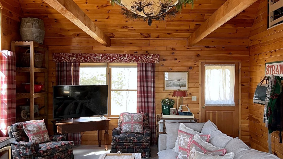 Town of Torrey Cabin | Luxury Lakefront Cabin on Seneca Lake
