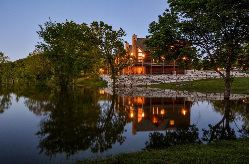 Lampe House | Luxury Lakefront Chalet Resort 2 Pools FREE Amenities Dock MiniGolf Waterslide