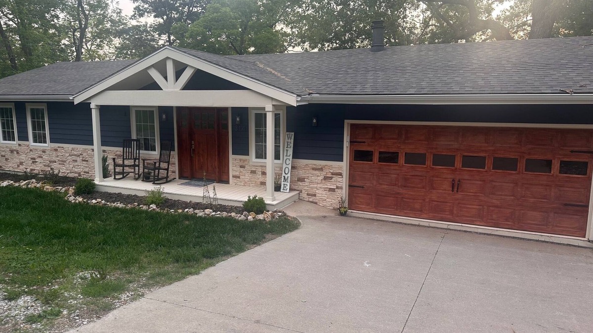 Highland Center House | Luxury Lakefront Escape at Lake Keomah near Oskaloosa Iowa.