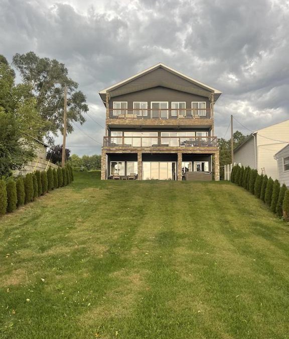 Brighton House | Luxury Lakefront for Entertaining!