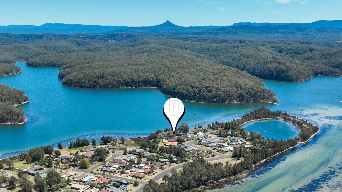 Burrill Lake House | Luxury Lakefront Hideaway - Your relaxing south coast getaway awaits on the lake