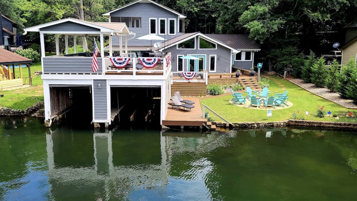 Wiley House | Luxury Lakefront Home on Lake Burton