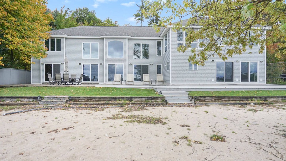 Beulah House | Luxury Lakefront Home