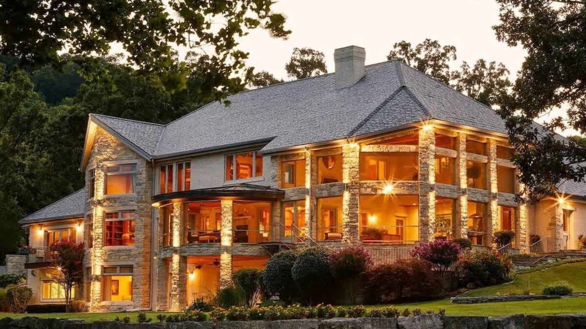 Blue Eye House | Luxury Lakefront Home w/Pool: Golfer's Paradise!