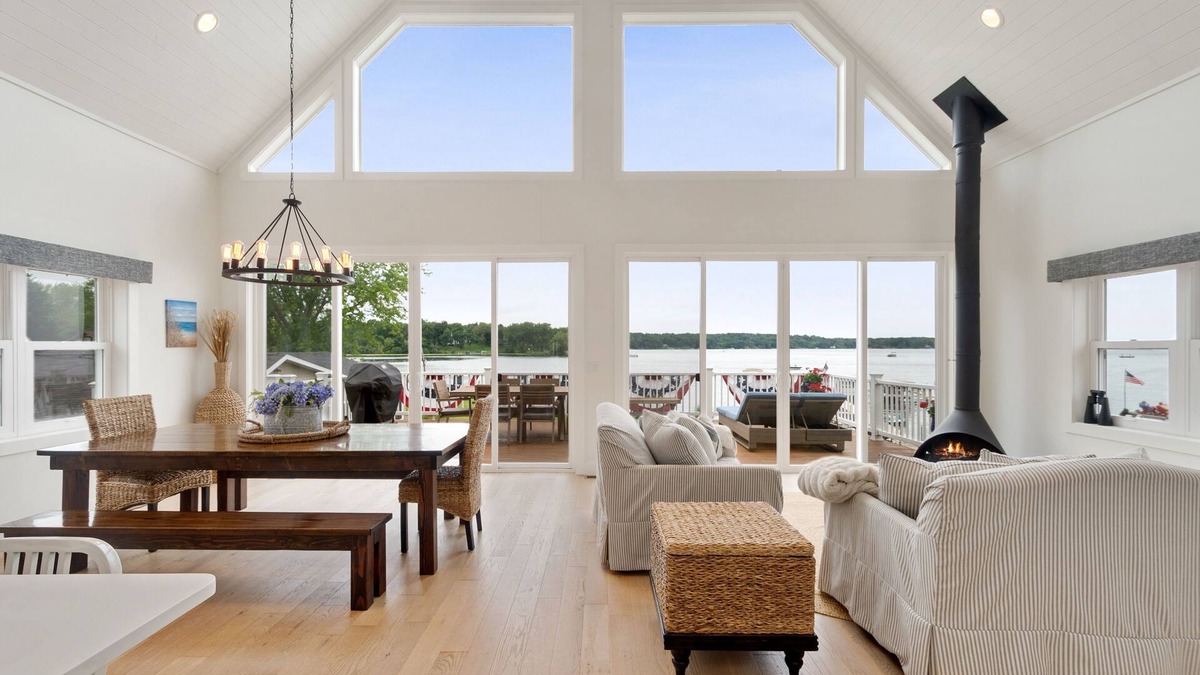 Delavan Lake House | Luxury Lakefront Home