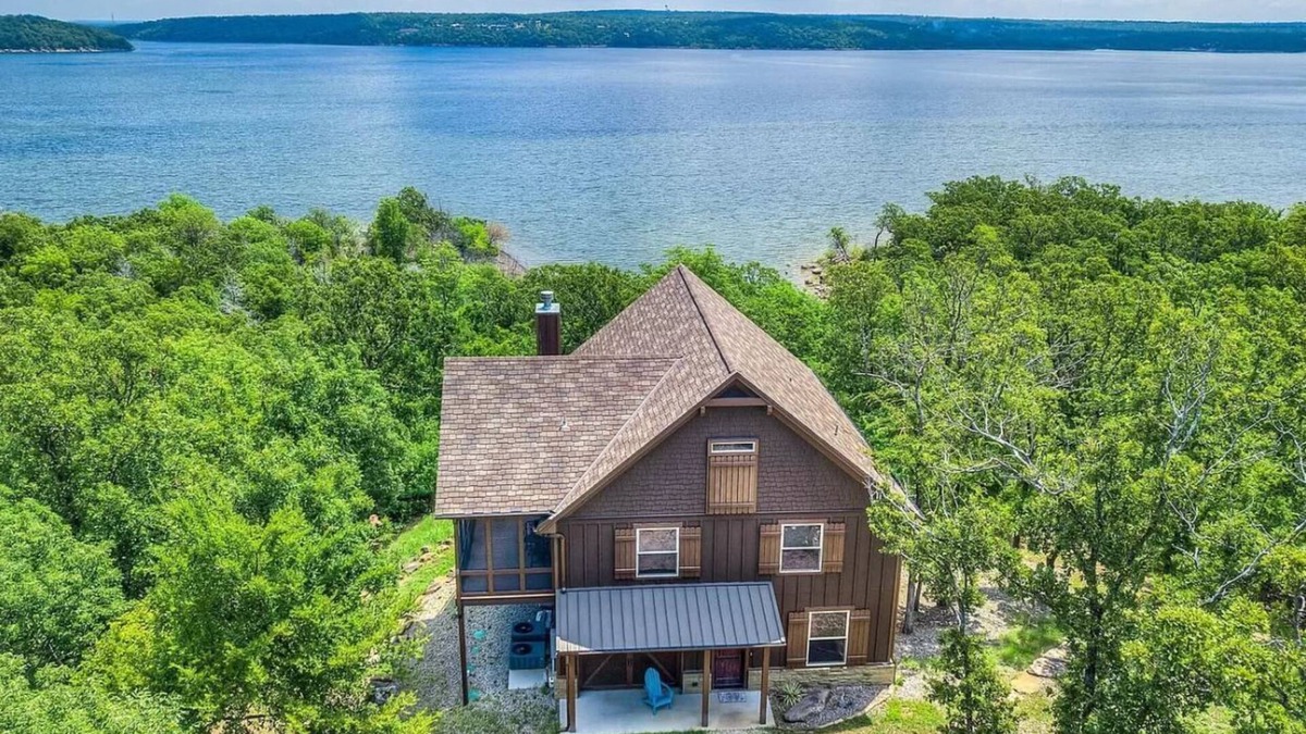 Hoyt House | Luxury Lakefront Home w/Stunning Views, Steps to Lake and Private Cove