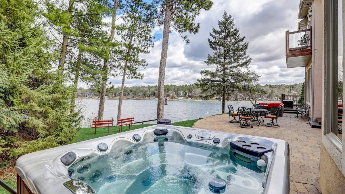 Wautoma House | Luxury Lakefront! Hot Tub & Arcades! Sleep 24!
