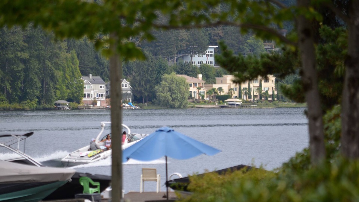 Viewpoint Condo | Luxury Lakefront MS Corporate Apartment with boat slip & lift included. Eagles!
