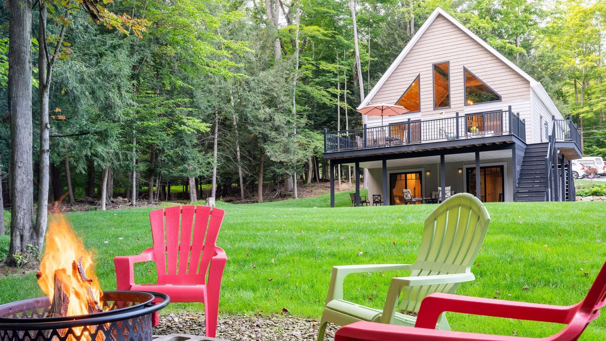Treasure Lake Ski Chalet | Luxury Lakefront Oasis