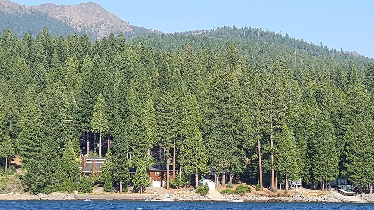 East Shore House | Luxury Lakefront Property - 222 Feet of Lake Front
