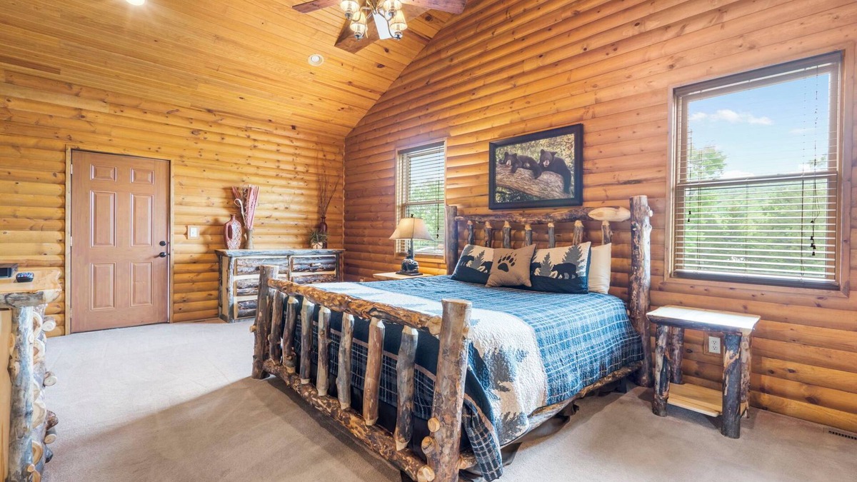Lampe Cabin | Luxury Lakefront Resort Chalet 7~2 Pools~FREE Amenities~Dock~Kayaks~Waterslide