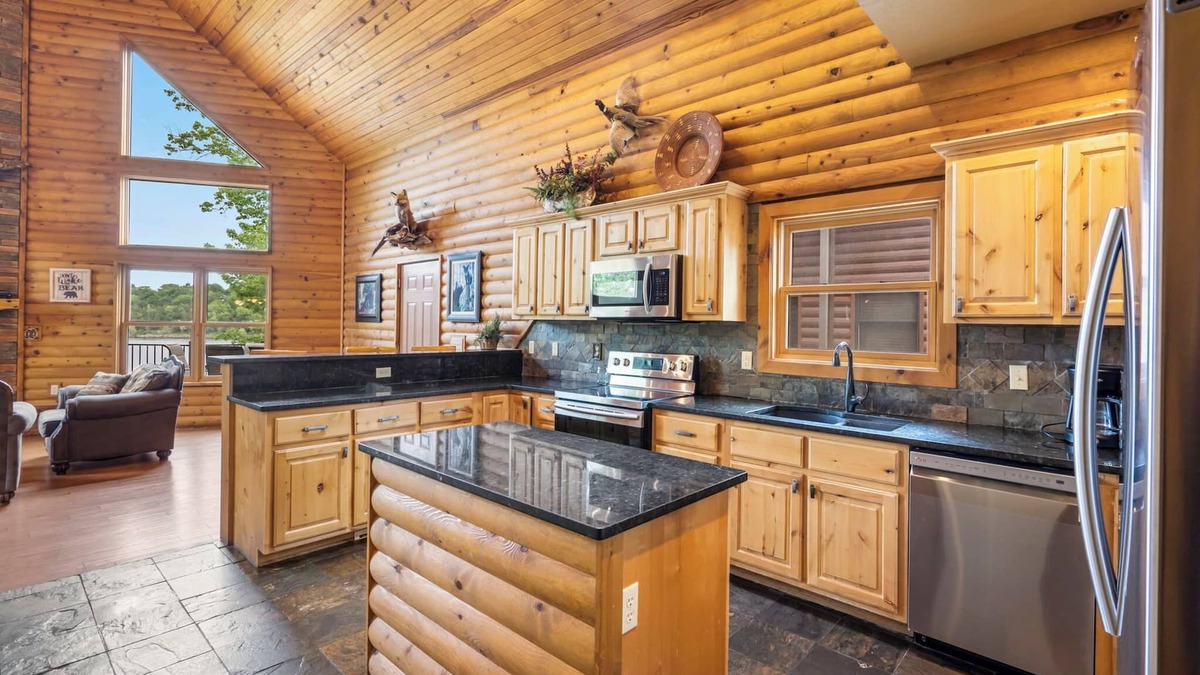 Lampe Cabin | Luxury Lakefront Resort Chalet 1~2 Pools~FREE Amenities~Dock~MiniGolf~Waterslide