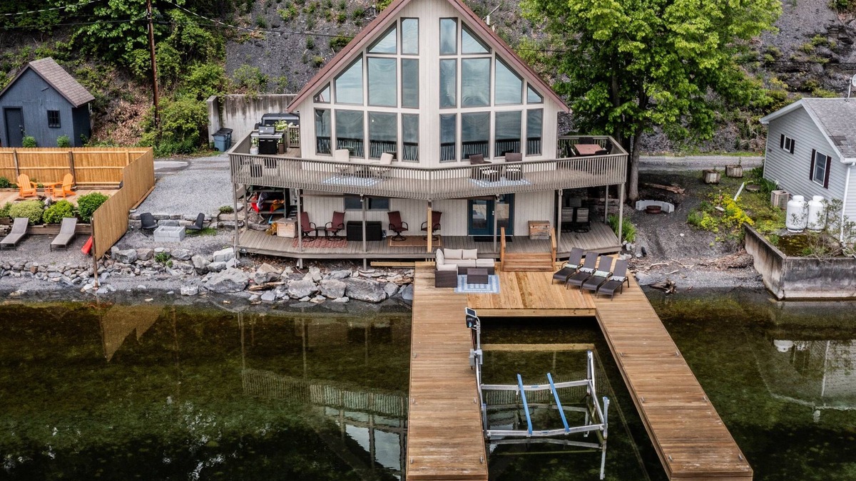 Town of Ledyard House | Luxury Lakefront Retreat | Huge Dock!