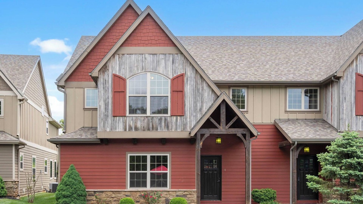 Lampe House | Luxury Lakefront Villa Best Lake View 2 Pools Free Amenities Close to Dogwood