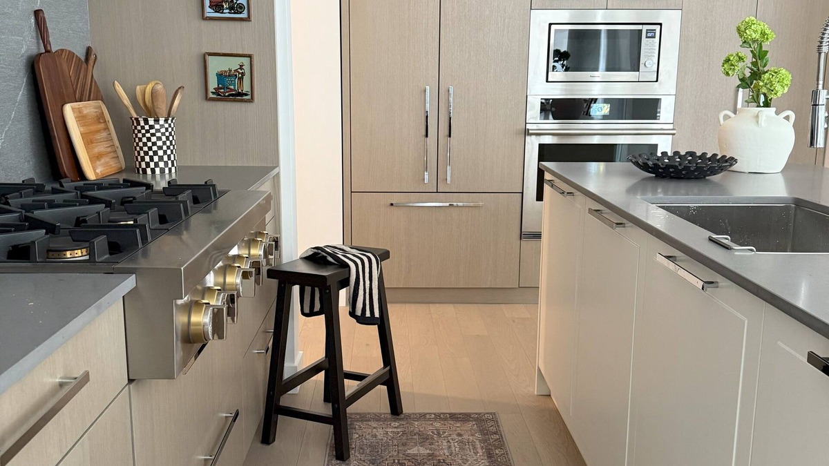South Pandosy Condo | Luxury Lakeside Escape – Brand New 2 bed/2 bath Furnished Condo, patio to pool!