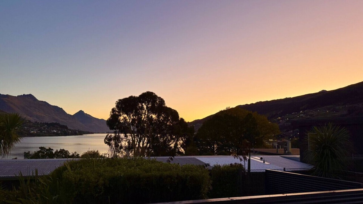Frankton House | Luxury Lakeside Landing