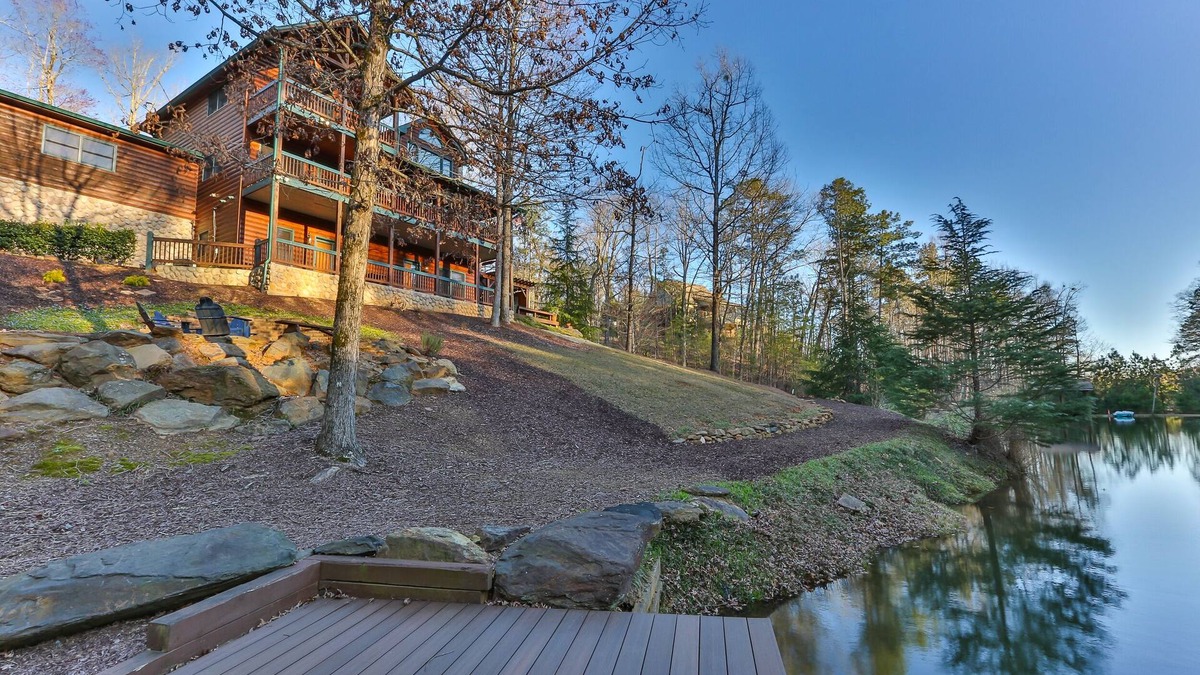 Ellijay Cabin | Luxury Lakeside Lodge ✨ - Hot Tub, Game Room, Sleeps 13