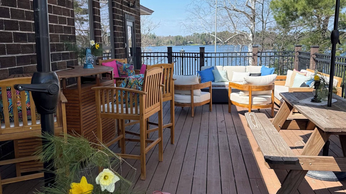 Minocqua Cabin | Luxury Lakeside Penthouse Lodge with Boatslip and Bunk Room!