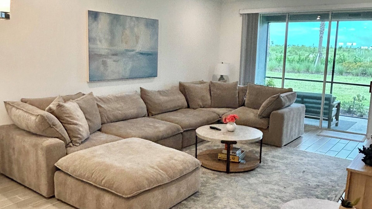 Biggar Condo | Luxury Lakeside Retreat in a Great Location-Unlimited Amenities