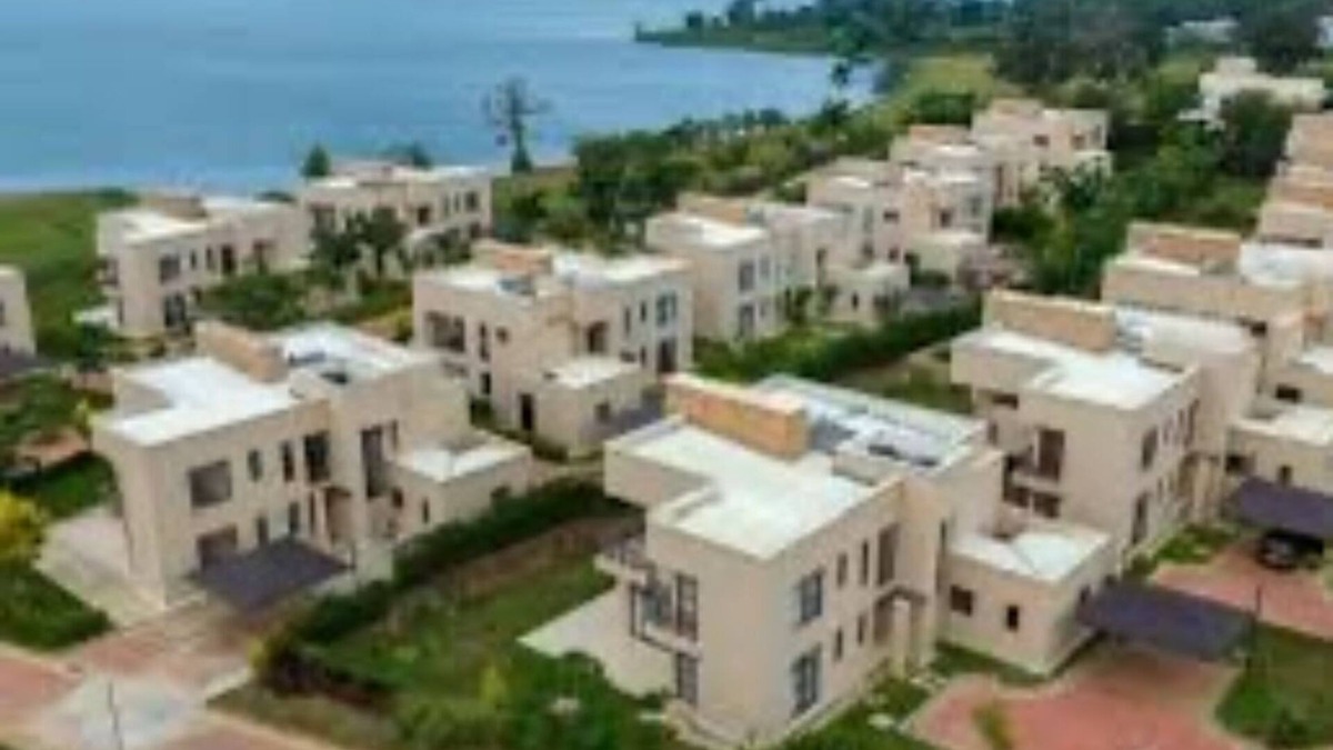Entebbe Villa | Luxury Lakeside Villa Gated community
