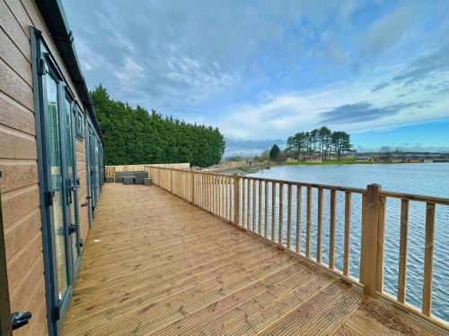 Fence Cabin | Luxury Langham Lodge