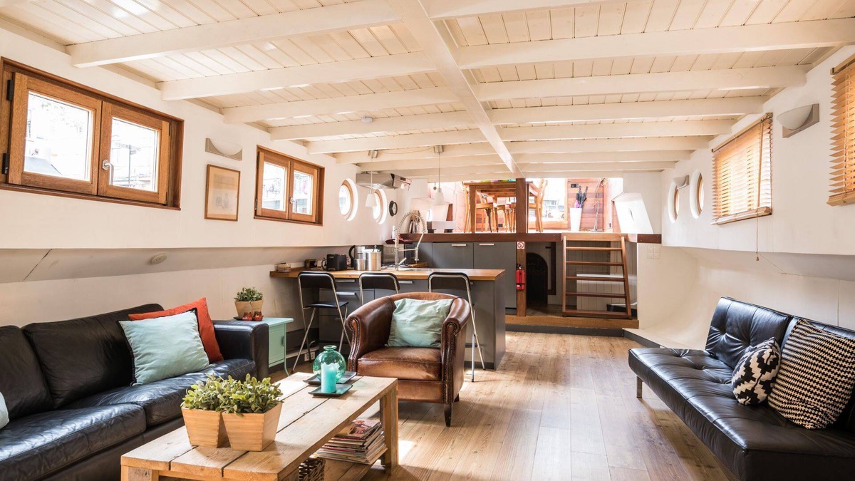 Jordaan Boat Rental | Luxury large houseboat in the famous Jordaan district