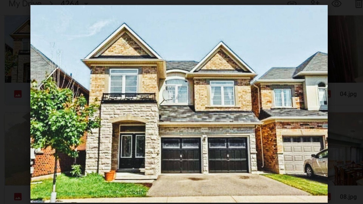 Burlington House | Luxury Large Open-Concept 4BDRM Home With Top-Floor Family Lounge!