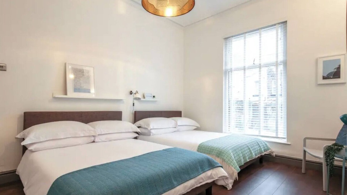 Liverpool House | Luxury Liverpool Townhouse - 19 ppl Perfect for hens and friendly groups.