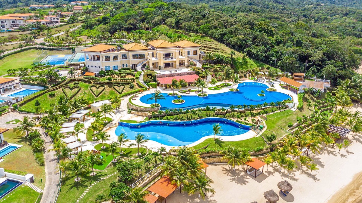 Pristine Bay House | Luxury living at Pristine Bay- Villa 1003