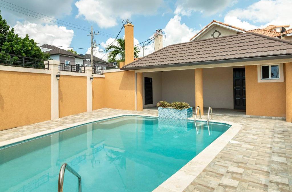 Norbrook Apartment | Luxury Living Modern Contemporary Home with Brand New Pool in Manor Park