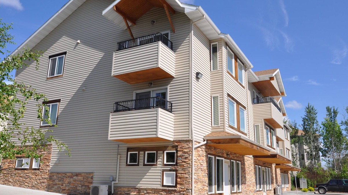 Billings Condo | Luxury living, or a business sutie, 5 minutes MSU-B, and the Medical Corridor.