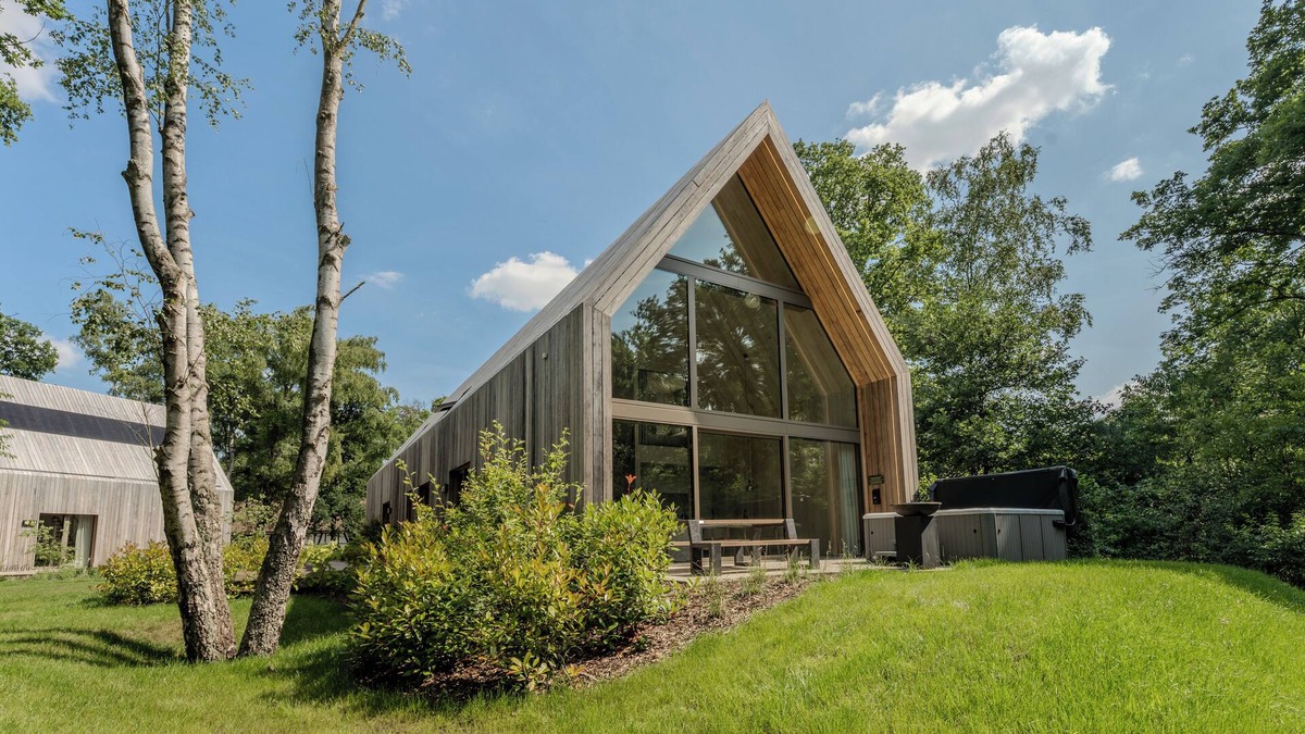 Zolder House | Luxury lodge for 6 people with jacuzzi, surrounded by nature and equipped with high-quality amenities.