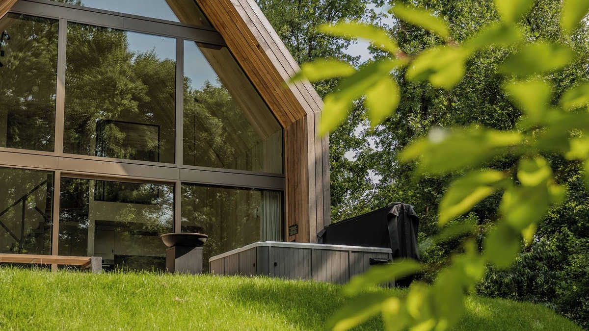 Zolder House | Luxury lodge for 4 people with jacuzzi, surrounded by nature and equipped with high-quality amenities.