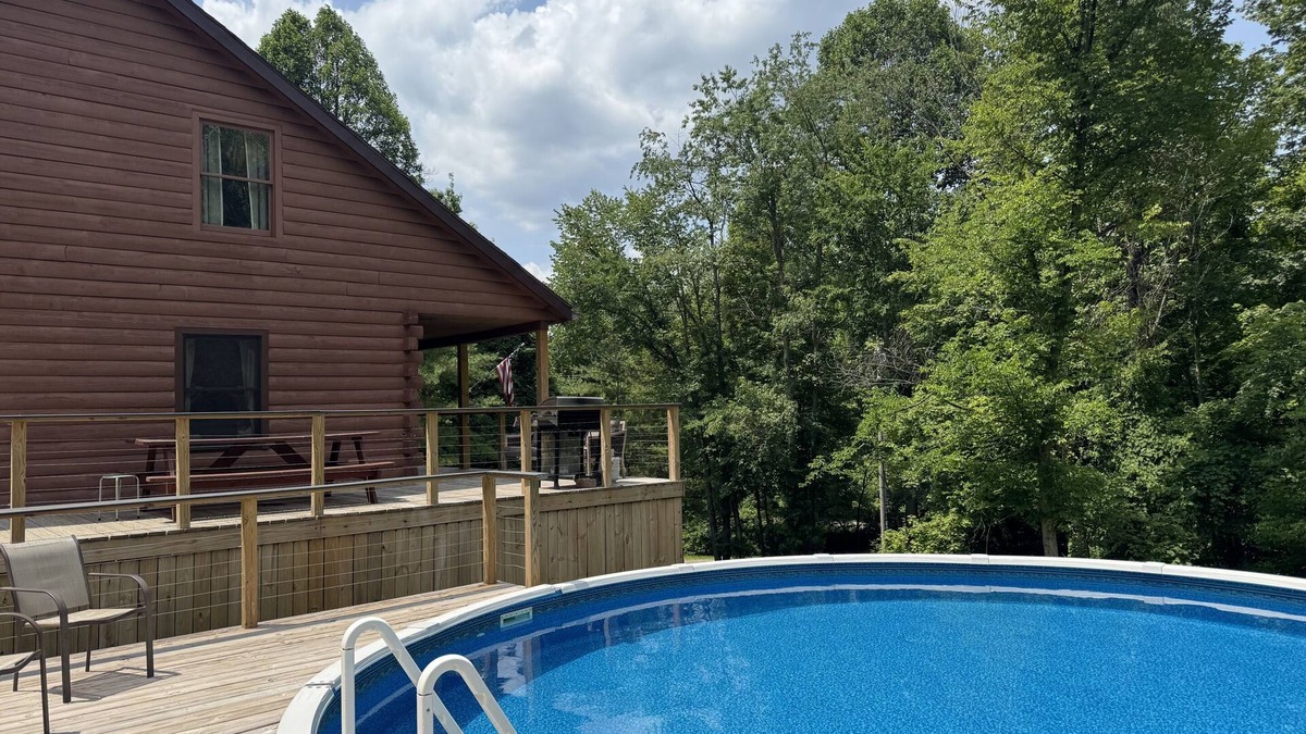 West Columbia Apartment | Luxury Lodge Log Cabin Swimming Pool & Hot Tub neat Hocking Hills and Athens Oh