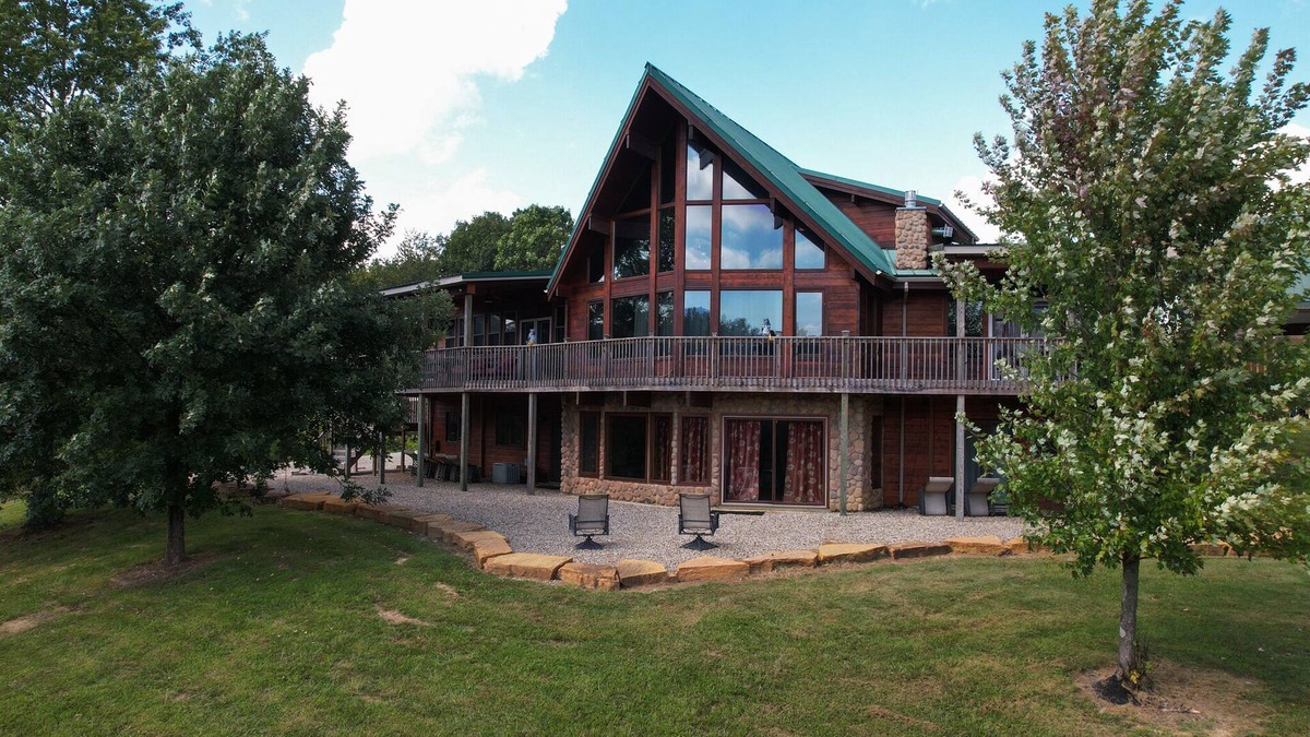 Bremen Cabin | Luxury Lodge on 125 acres on Hocking Hills Farm